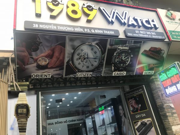 ngoai that shop dong ho 1989 watch scaled